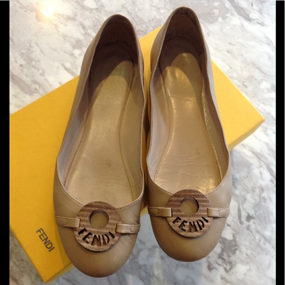 🔥Fendi flats, shoes 🔥 Special Edition - Picture 1 of 4